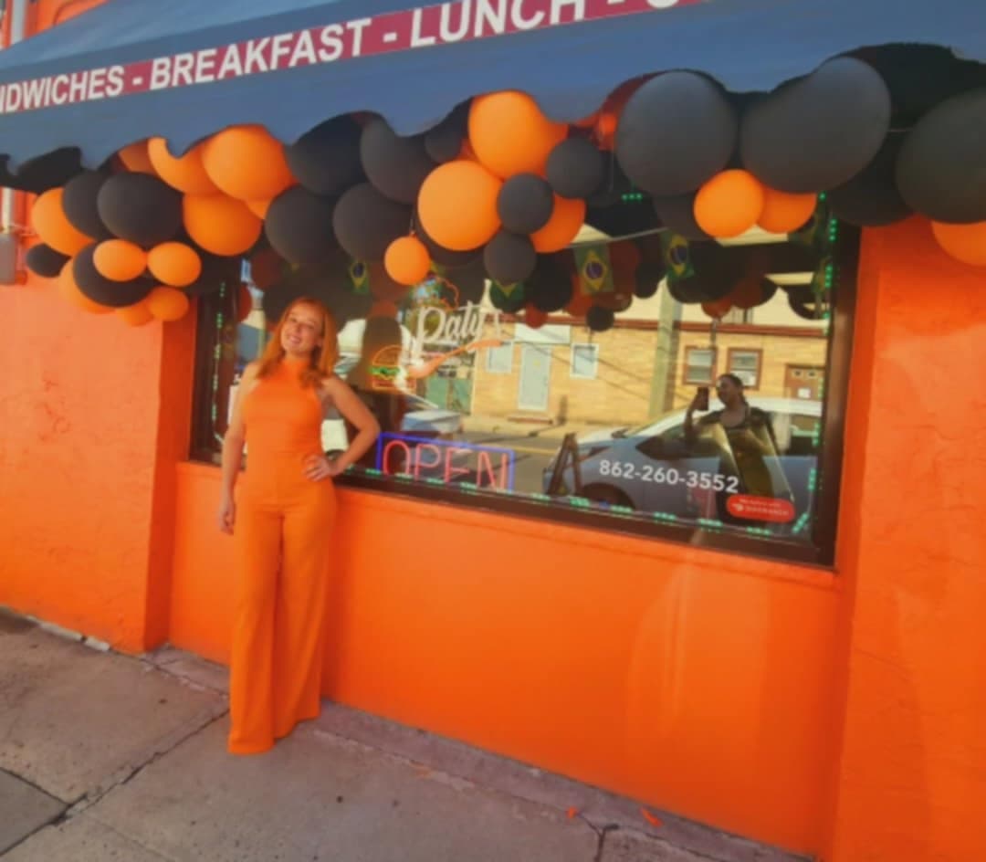 Fachada laranja do Paty Sabor Brasil em Kearny